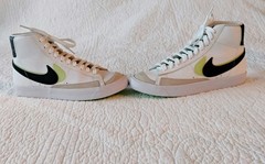 Nike Blaze Mid ’77 SE Size 7y DD1874-100