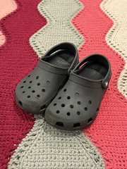 Crocs Classic Clogs Slip-On Comfort Lightweight Black Toddler Little Kid J1