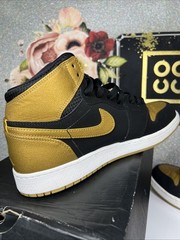 NIKE AIR JORDAN 1 RETRO HIGH BG BLACK-MET GOLD SZ 6.5 [705300-026]