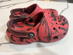 Crocs Classic Clog Kids US 1 Red Black Marbled pre owned excellent condition