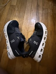 On Cloud Sky For Youth Black Eclipse Running Shoe Youth 6 Unisex with Cloudtec