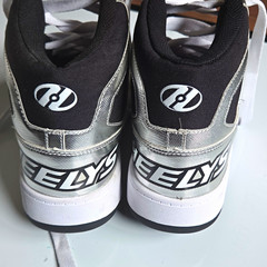 Heelys Reserve Wheeled Sneakers Silver/Black/White Lace Up Kids US 7 EU 39
