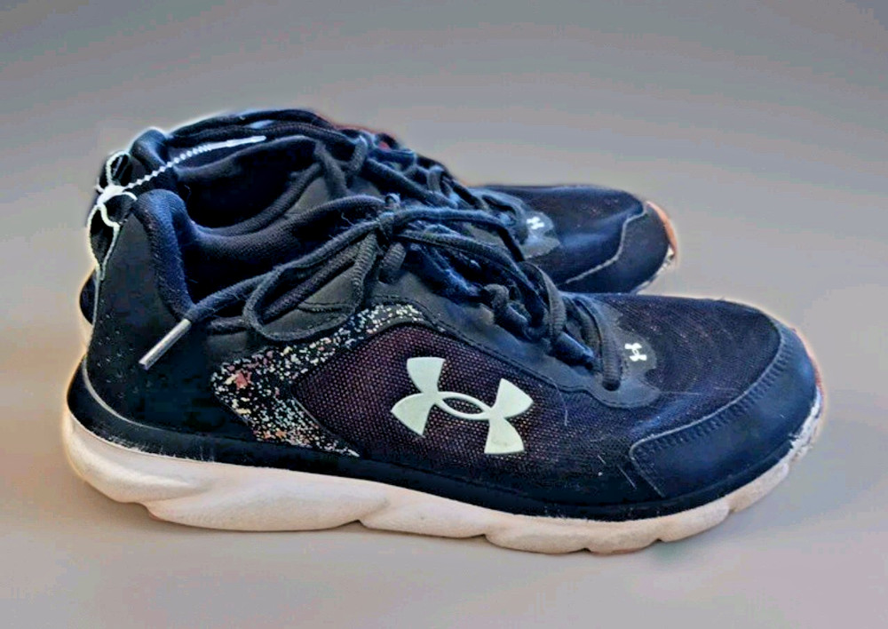 Under Armour Assert Paint Splatter black tile blue shoes youth size 7Y