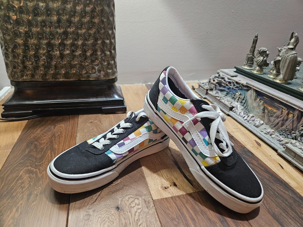VANS Old Skool Checkered Black/Rainbow Sz1.0 Kids Low-Top Skate Sneakers