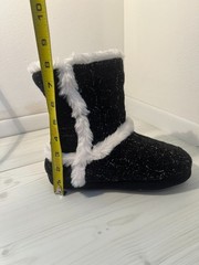 NWT Chinese Laundry Black Sweater Boots Size SM 5-6 Kids Teens. Rare Find