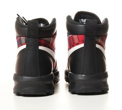 Nike Manoa SE (GS) Black/Red Buffalo Plaid Boots AR1703-001 Kid’s Size 4Y
