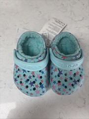 Crocs Kids‘ Classic Lined Clog Printed Stars Iced Blue Size C4
