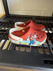 Super Mario Bros Crocs Junior Size 9 Kids Limited Edition Red Star Coins Slip On