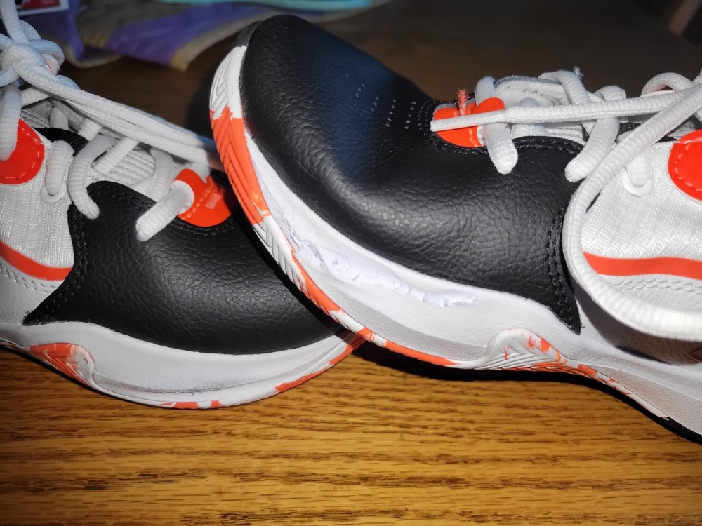 Under Armour Lockdown 7 Unisex Kids Size 7 White/Black/Orange Basketball