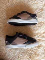 pre-owned kids size 4c black burberry shoes