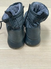 Nike betterworld snow boots for kids or adult US size 5.5