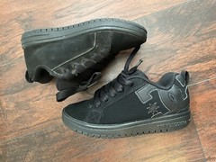 DC Kids‘ Court Graffik Leather Skateboarding Shoes CD4 Black/Black Size 2.5 Y2K