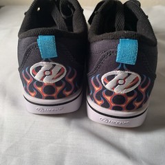 HEELYS PRO 20 FIRE GRADE SCHOOL LIFESTYLE SHOES Size 2 Youth Brand New No Wheels