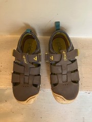 Plae Sam Sandals Water Shoes Breathable Sneakers Youth Kids Boys Girls size 2
