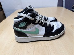 Jordan Air Jordan 1 Mid Kids 4y Black White Green Glow DQ8424-103 Basketball