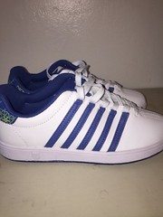 K-SWISS VARSITY LOW WHITE/AQUA BLUE/NEON GREEN YOUTH CASUAL SNEAKER SIZE 5 MED