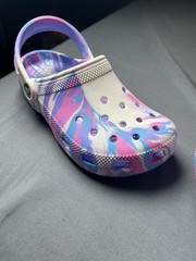 Crocs Classic Kids‘ Marbled Clog in Multi-Color/Tie-Dye Casual Bright Travel
