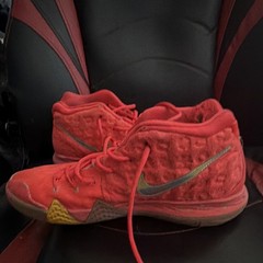 Kyrie 4 lucky charms sz 11