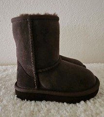 UGG CLASSIC II SHORT BOOT🍫1017703T🍫NEW W/O BOX🍫SIZE TODDLER 6🍫CHOCOLATE BRN
