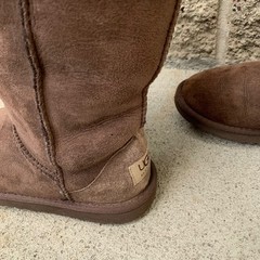 UGG AUSTRALIA Classic Tall Shearling Boots Kids 3 Euro 33 11″ Chocolate Brown