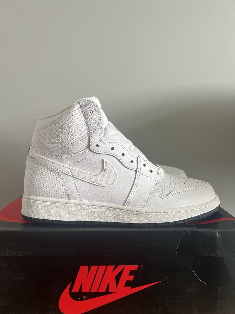 Air Jordan (GS) 1 Retro High OG „PERFORATED WHITE“ 2017 – Size 5.5Y – 575441 100
