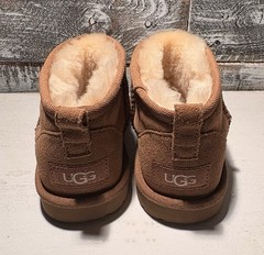 UGG Classic Ultra Mini Boot Kids/ Girls US Size 1 UK Size 13 – Chestnut