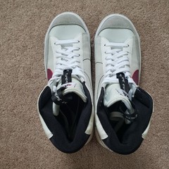 Size 6.5Y (GS) – Nike Blazer Mid 77 SE White Rush Maroon White Gray Black
