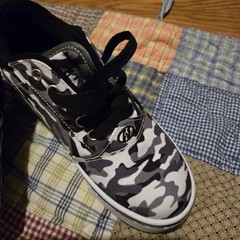 Heelys Pro 20 Camo Wheeled Skate Shoes Sneakers w Wheels Youth Size 3 Black Gray