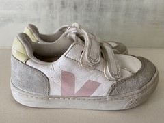 VEJA Small Kids T3 Hook and Loop Size 12 Tennis Shoes
