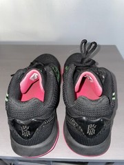 Nike Kyrie Flytrap 2 AQ3412-005 Unisex Kids Black Basketball Shoes Size 7Y Wmns9