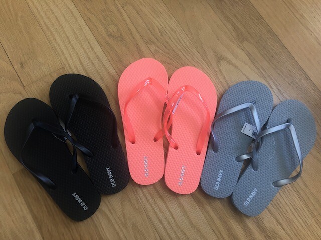 Old Navy Kids Classic Flip Flops Black, Silver, Melon Sizes12/13, 1/2, 3/4, 5/6