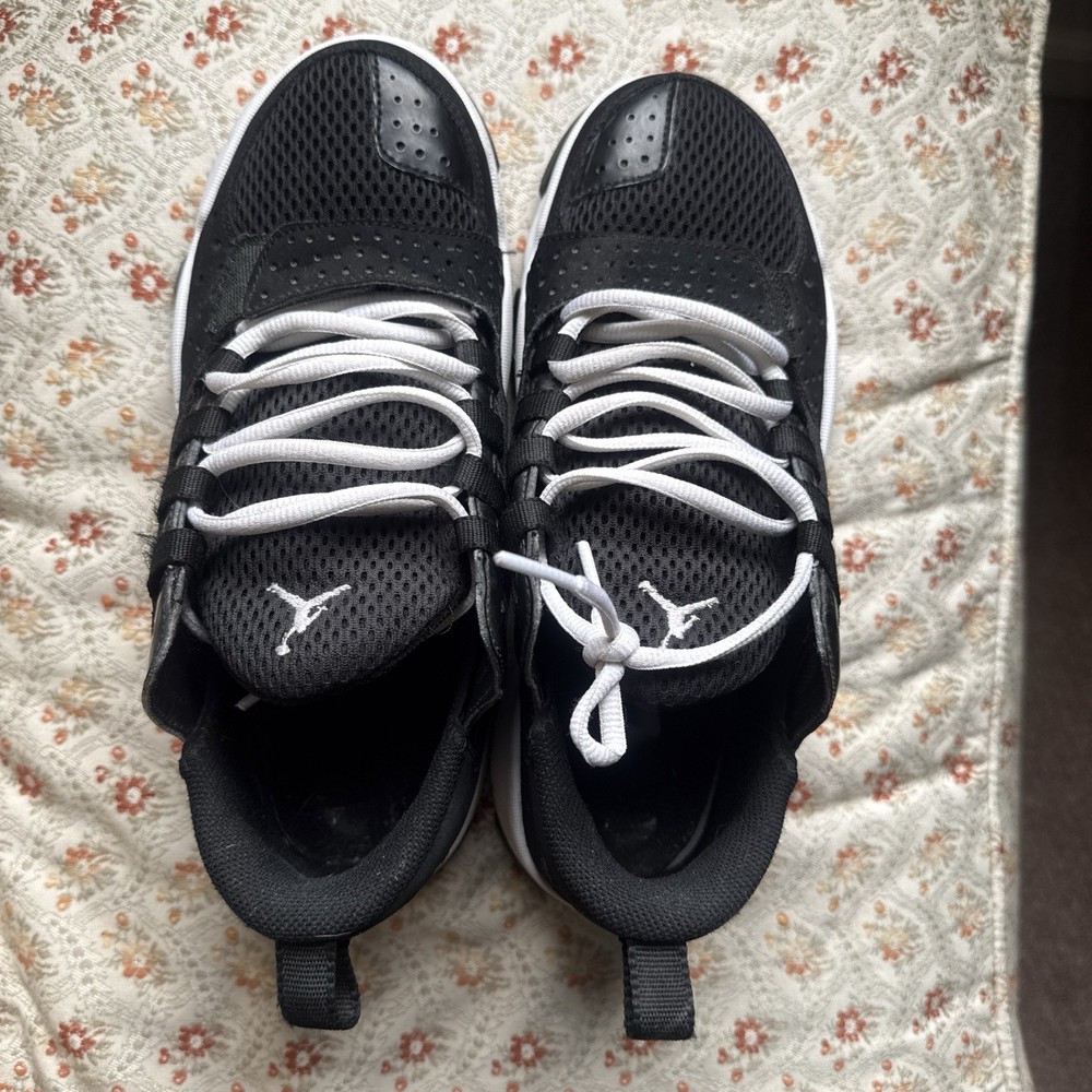 Jordan‘ Black & White Low Top Sneakers 6.5Y Breathable Mesh Synthetic