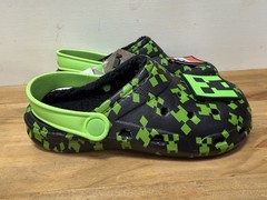 NEW Minecraft Fleece Lined Shoes Size 3/4 Clogs Slip-On With Charms NWT Green