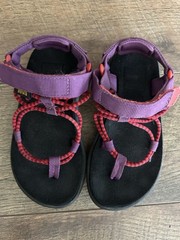 Teva Voya Infinity Children’s Sandals Sz 11 – Black, Red, Purple – Adj Strap