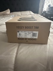 Adidas Yeezy Boost 700 V2 Static Unisex Kids HQ6966 Grey/Cream Size 2.5