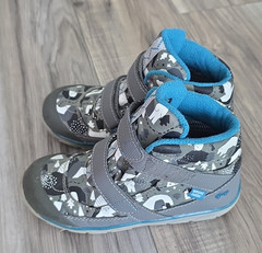 See Kai Run Unisex Kids Waterproof Insulated Hook & Loop Camo Sneaker US 2