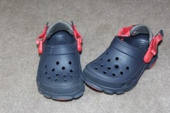 Crocs Crocband clogs in navy blue with a red and white midsole stripe Size J 6