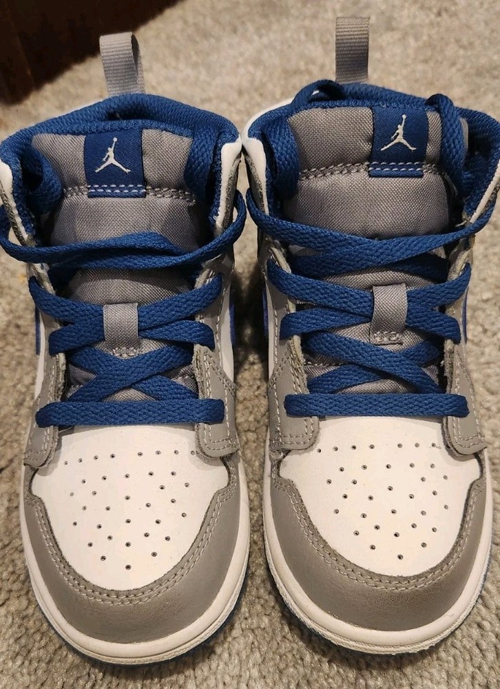 Jordan 1. White/gray/ navy blue kid/toddler sneaker, Size 10c. Great shoe!!