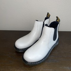 NEW DEFECT Dr. Martens 2976 J Boot White Girls Size 4 Mens / 5 Ladies