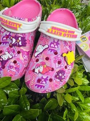 Crocs Hello Kitty And Friends J2 New With Tags Fast Shipping New.