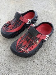 Crocs Team Spider-Man Echo Glow Clog – GLOW-IN-THE-DARK SPIDEY Kids Sz: J6 US