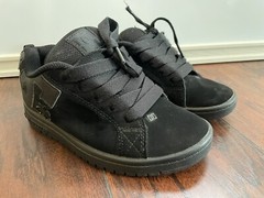 DC Kids‘ Court Graffik Leather Skateboarding Shoes CD4 Black/Black Size 2.5 Y2K