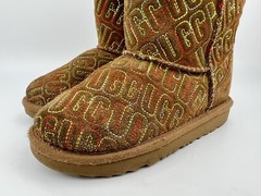 UGG Kids Classic II Graphic Stitch Boot Short Chestnut Brown Colorful Logo Sz 13