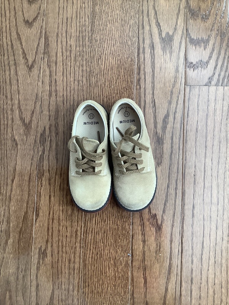 Footmate Bucks – Toddler Size 9.5 – Tan