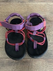 Teva Voya Infinity Children’s Sandals Sz 11 – Black, Red, Purple – Adj Strap
