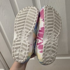 Crocs Junior White Blue Pink Tie Dye Artsy Fur Lined Slip On Clogs Size 5