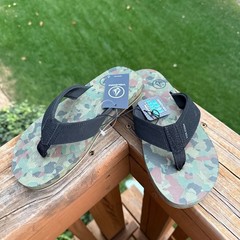 NWT Volcom Victor Big Youth Camo Camouflage Sandals Flip Flops Size 3