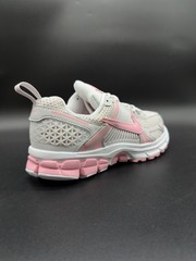 Size 5 – Nike Vomero 5 GS Vast Grey Soft Pink White HF6998 012 Big Kids