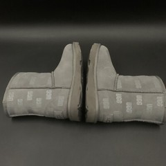 UGG KIDS CLASSIC II SHORT BOOT GREY SUEDE LOGO GRAPHIC LITTLE KIDS SIZE US 13K