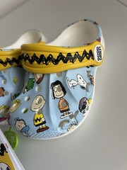 Toddler Size 5 Crocs Peanuts Clogs – Snoopy Charlie Brown – Slip‑On Comfort